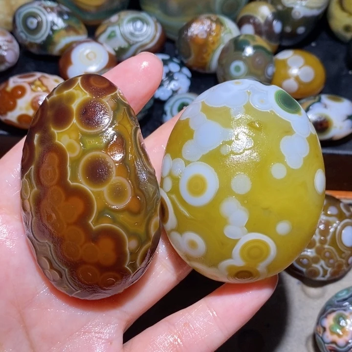 未镶嵌玛瑙/玉髓珠宝半成品卡**里