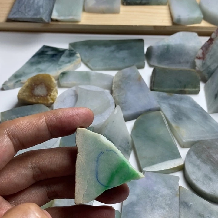 翡翠未镶嵌颈饰需加工联系客服