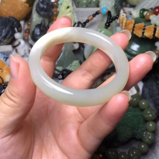 m***杨和田玉未镶嵌把件