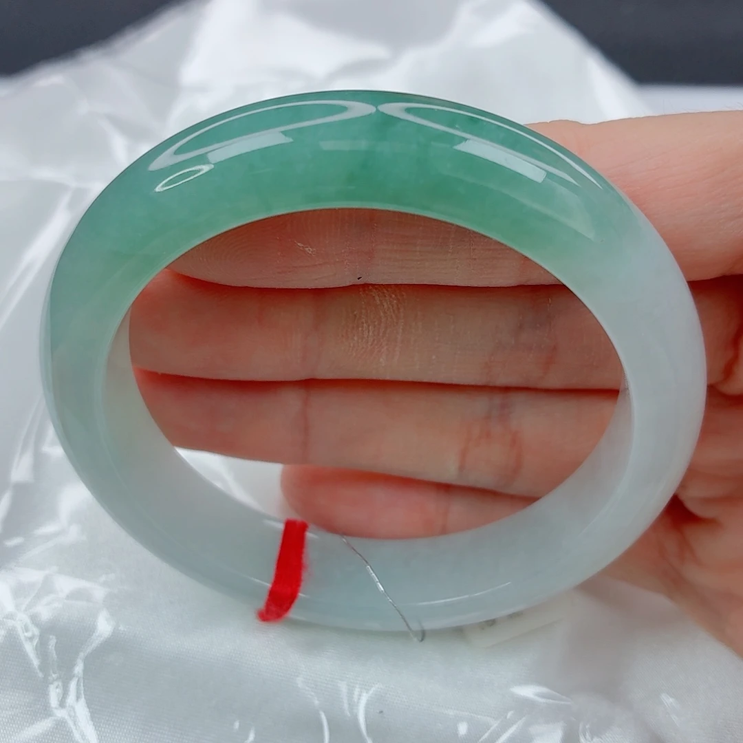 翡翠未镶嵌手镯54.4正圈，青翠绿半山水，秀气，细纹，030