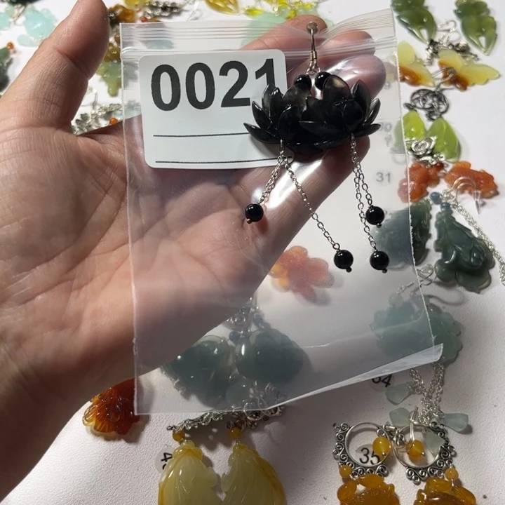 荣***店蛇纹石玉合金耳饰