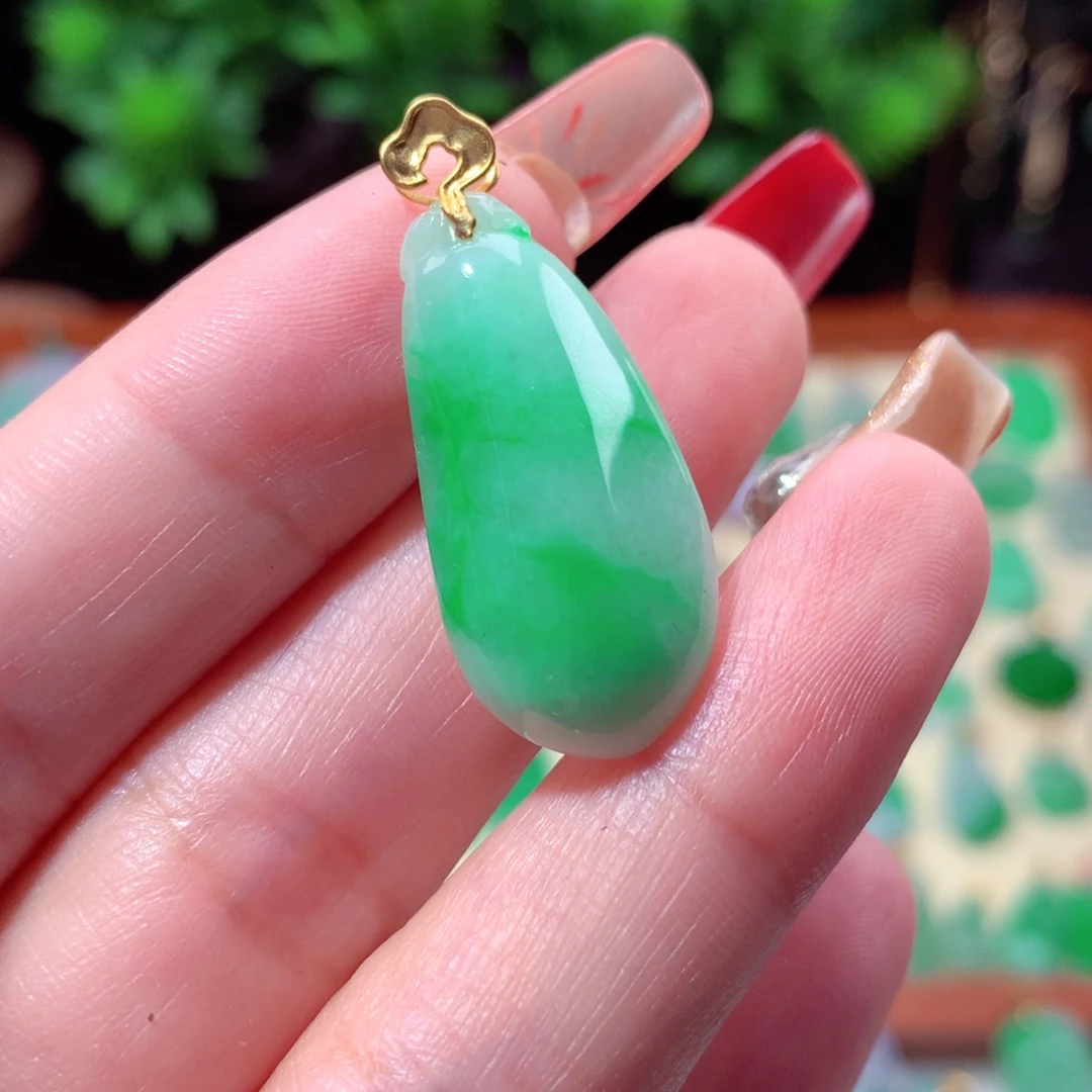 翡翠吊坠(不含链)18K金镶嵌