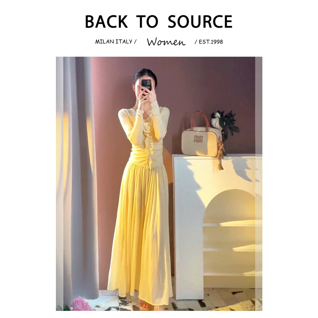 百亿【粉漾】 温柔小众设计感修身花朵长袖上衣+半身裙