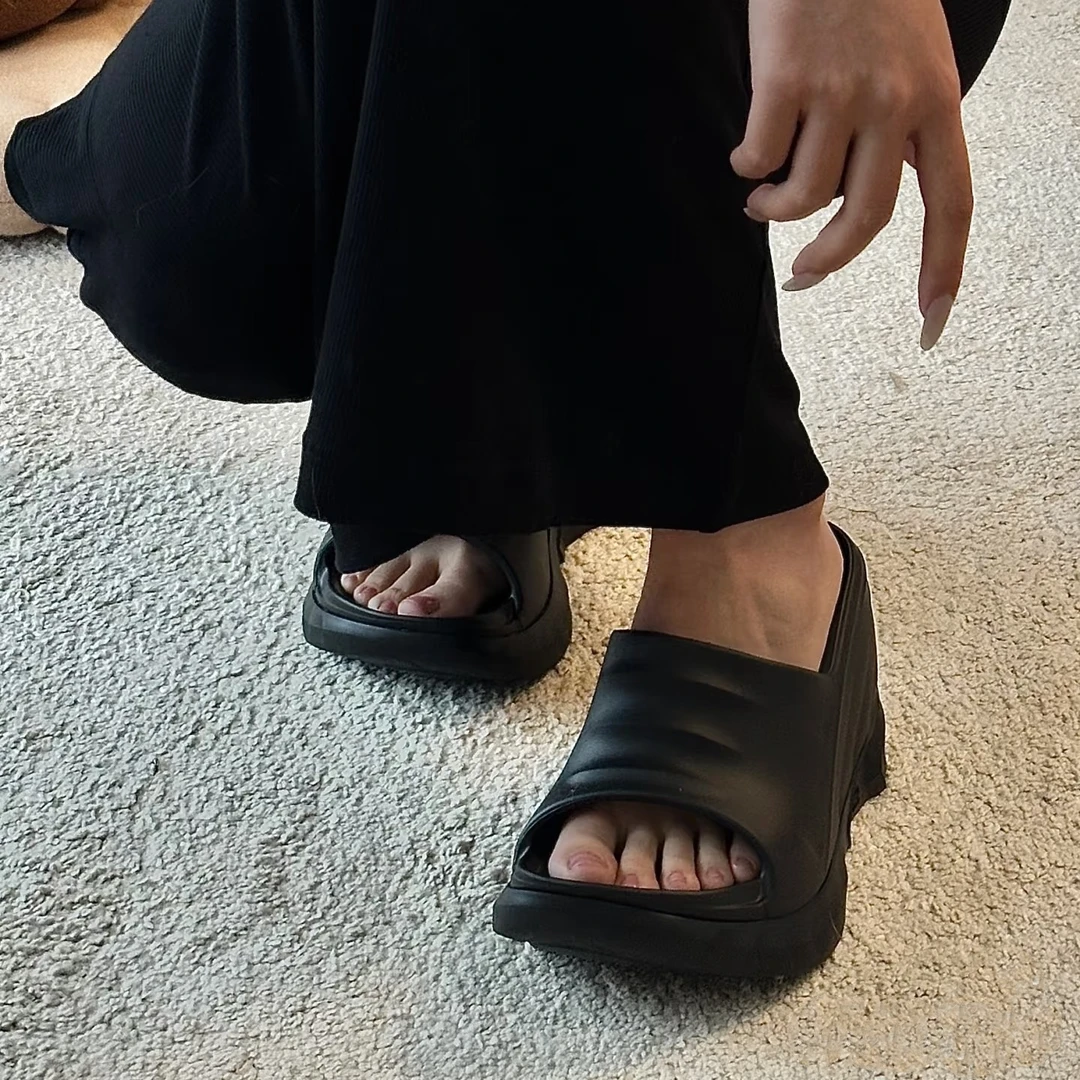 新款休闲网红ins超厚软底棉花糖鞋百搭高颜值夏季凉外穿高跟拖鞋