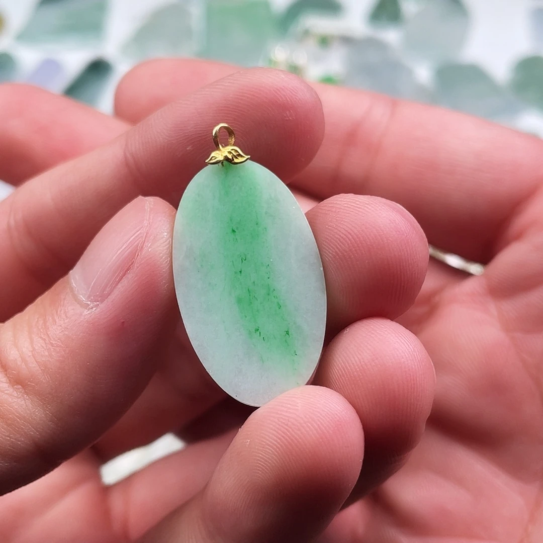 翡翠18K金镶嵌颈饰翡翠