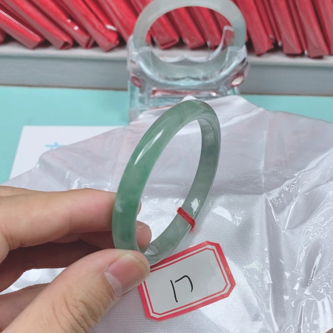 翡翠手镯未镶嵌小*斗