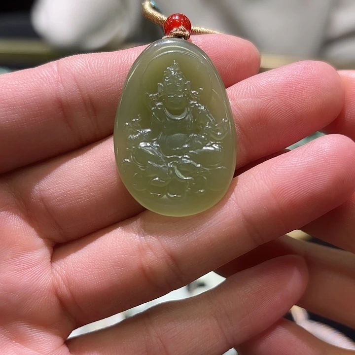 和田玉未镶嵌颈饰财神