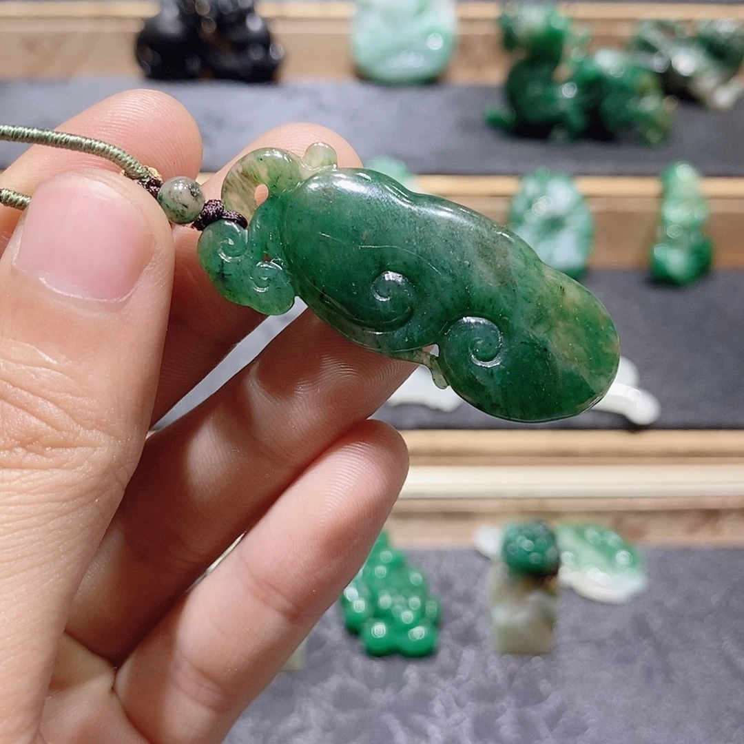 独山玉未镶嵌吊坠