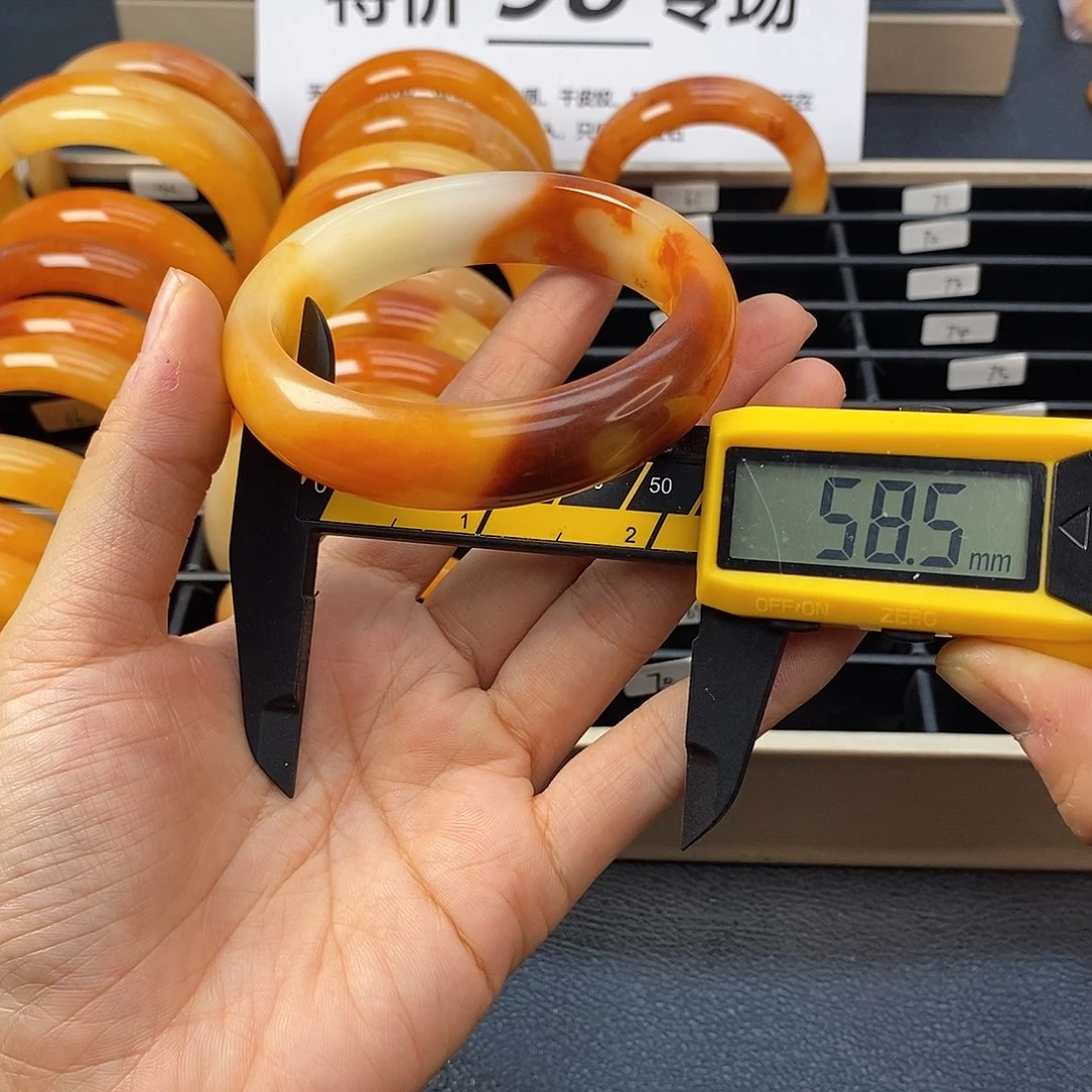 未镶嵌石英质玉（黄龙玉）手镯62号茄子山金沙老油红如血黄龙