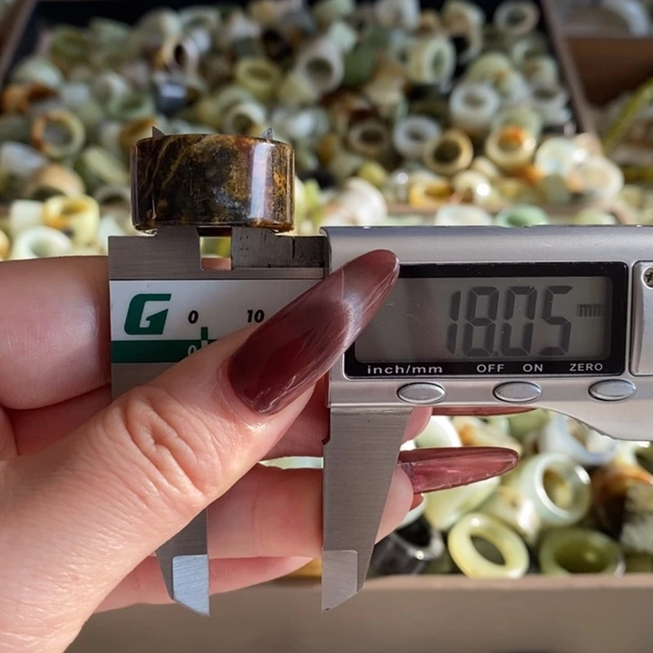 蛇纹石玉未镶嵌戒指