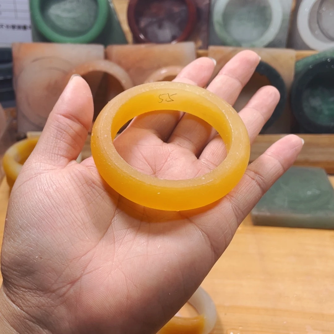 你***懂石英质玉手镯未镶嵌定制加工