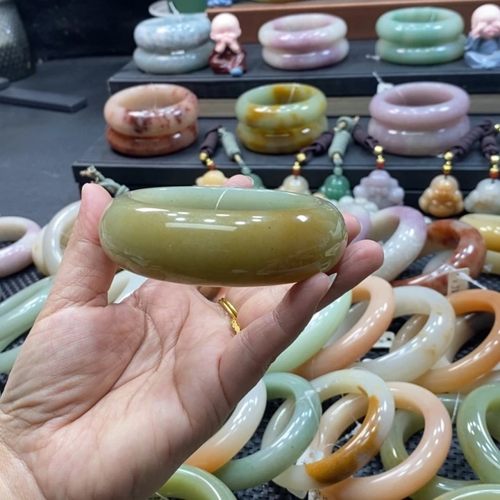 未镶嵌手镯石英岩玉