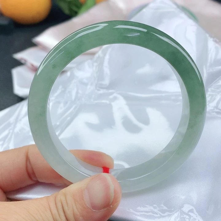 翡翠手镯未镶嵌57半山水翡翠手镯