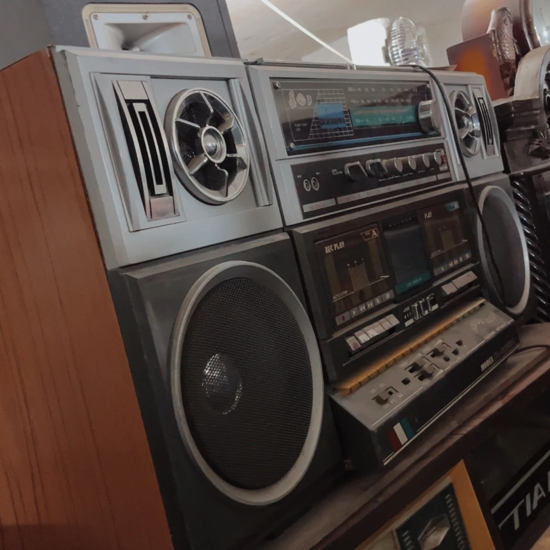 8新长江2个大喇叭包邮，不包好坏，起皮了