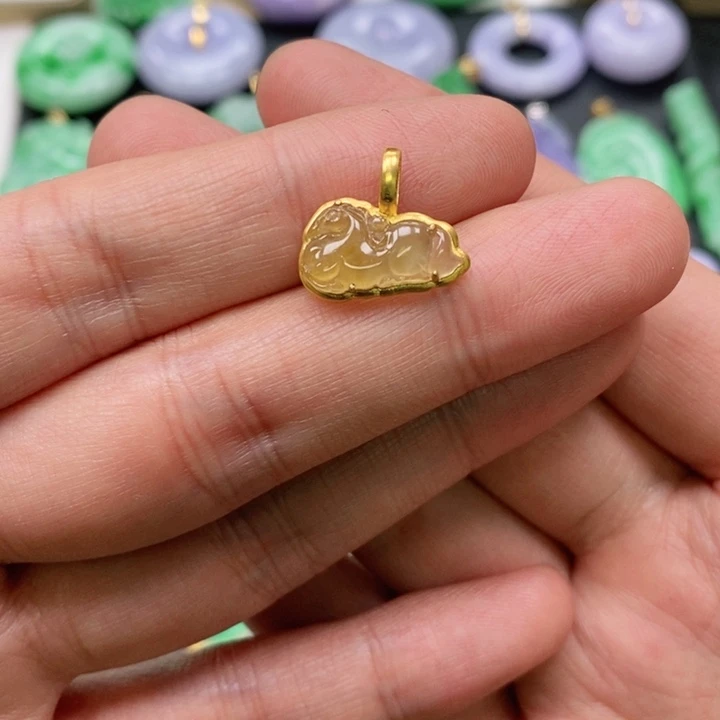 翡翠颈饰未镶嵌吊坠