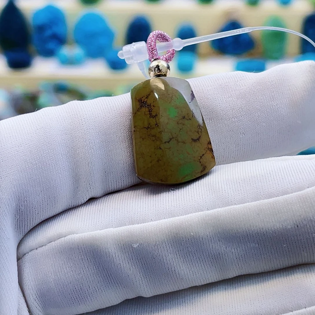 绿松石未镶嵌挂件