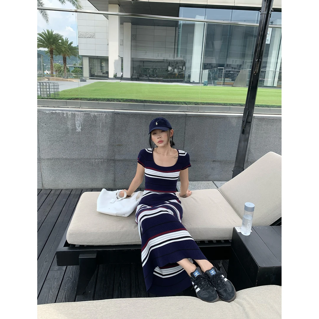 70不是七十【条影和弦】春夏韩系方领条纹正肩中袖长短毛织连衣裙