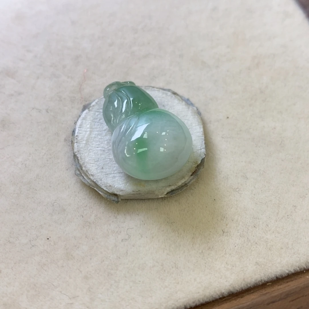 翡翠挂件未镶嵌张*哈翡翠挂件