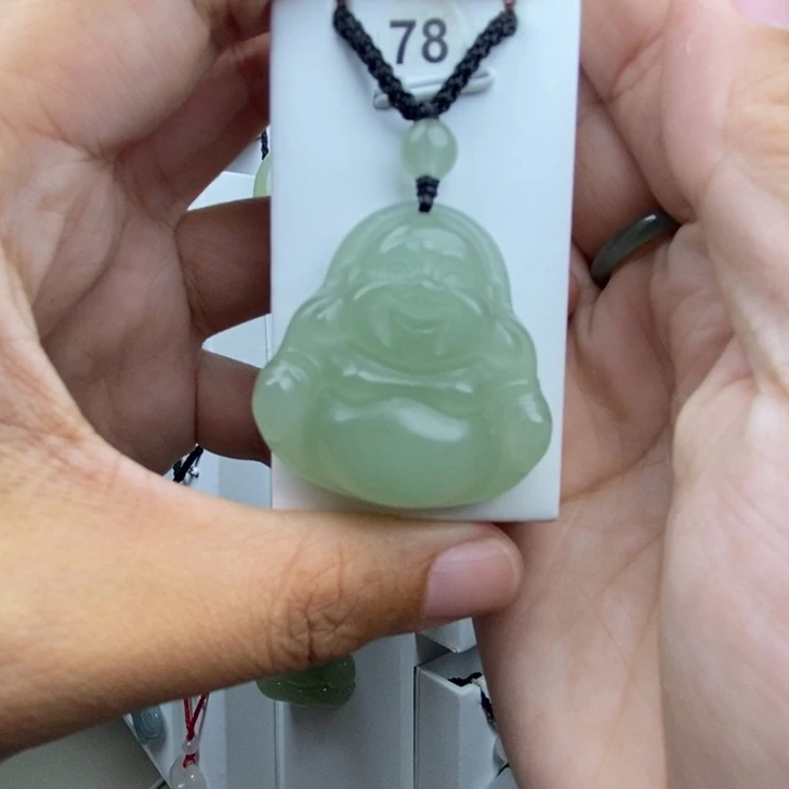 找****颈饰未镶嵌石英质玉