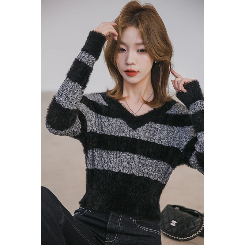 小谷粒奥利条纹毛衣 女撞色黑灰色条纹春季款收腰正肩V领气质上衣