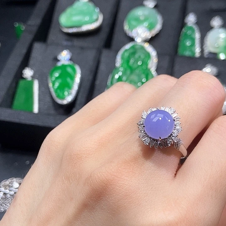 颈饰18K金镶嵌翡翠