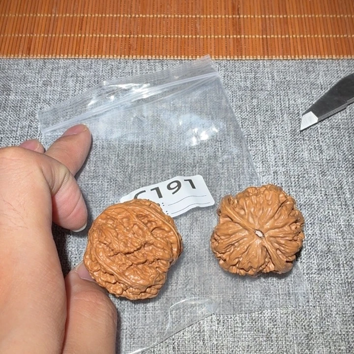 文玩核桃吊坠粗筋191