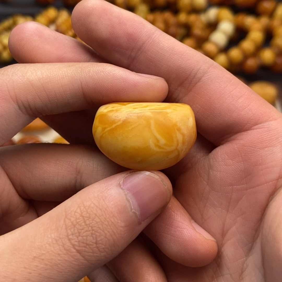 蜜蜡未镶嵌珠宝奇石