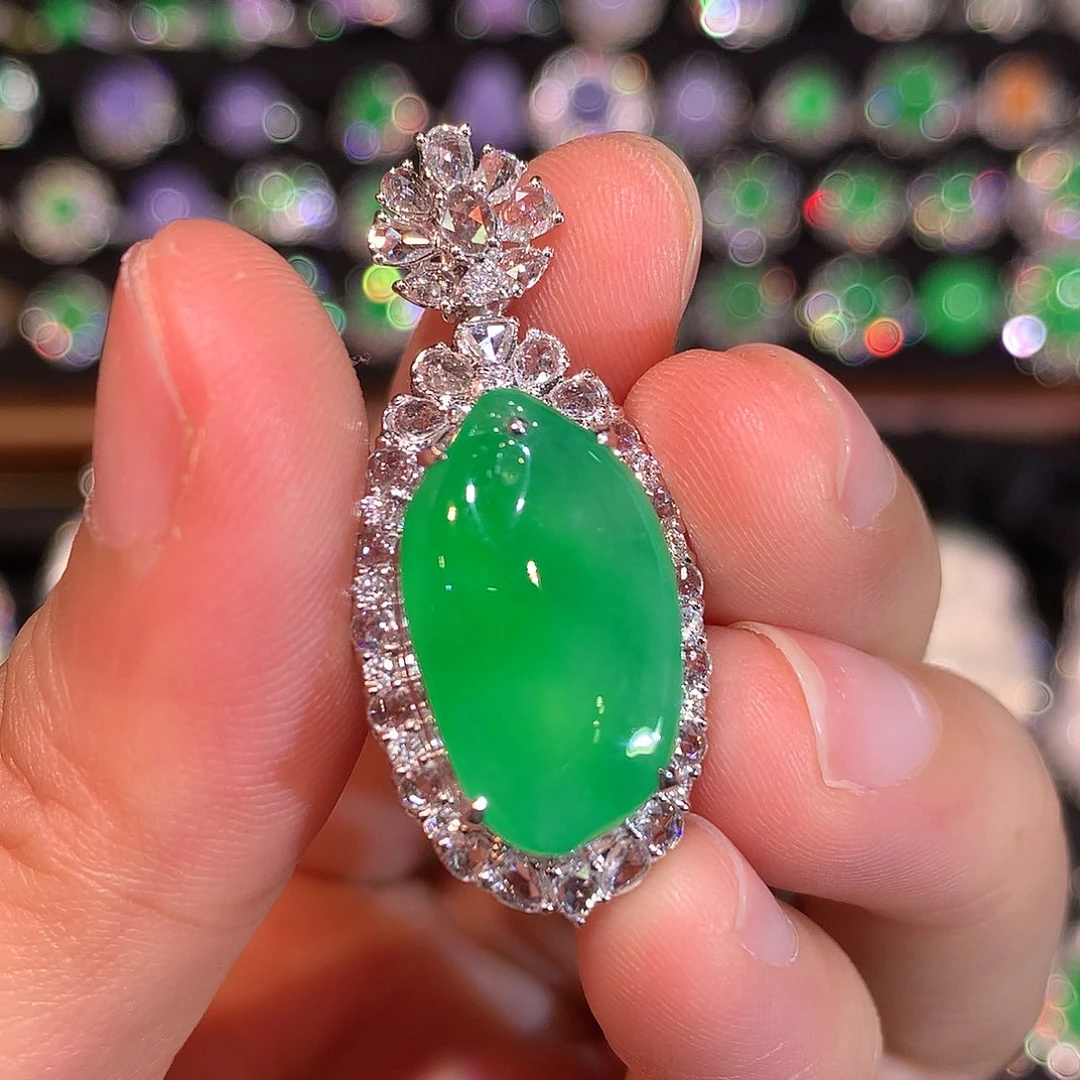 翡翠18K金镶嵌吊坠(赠链)