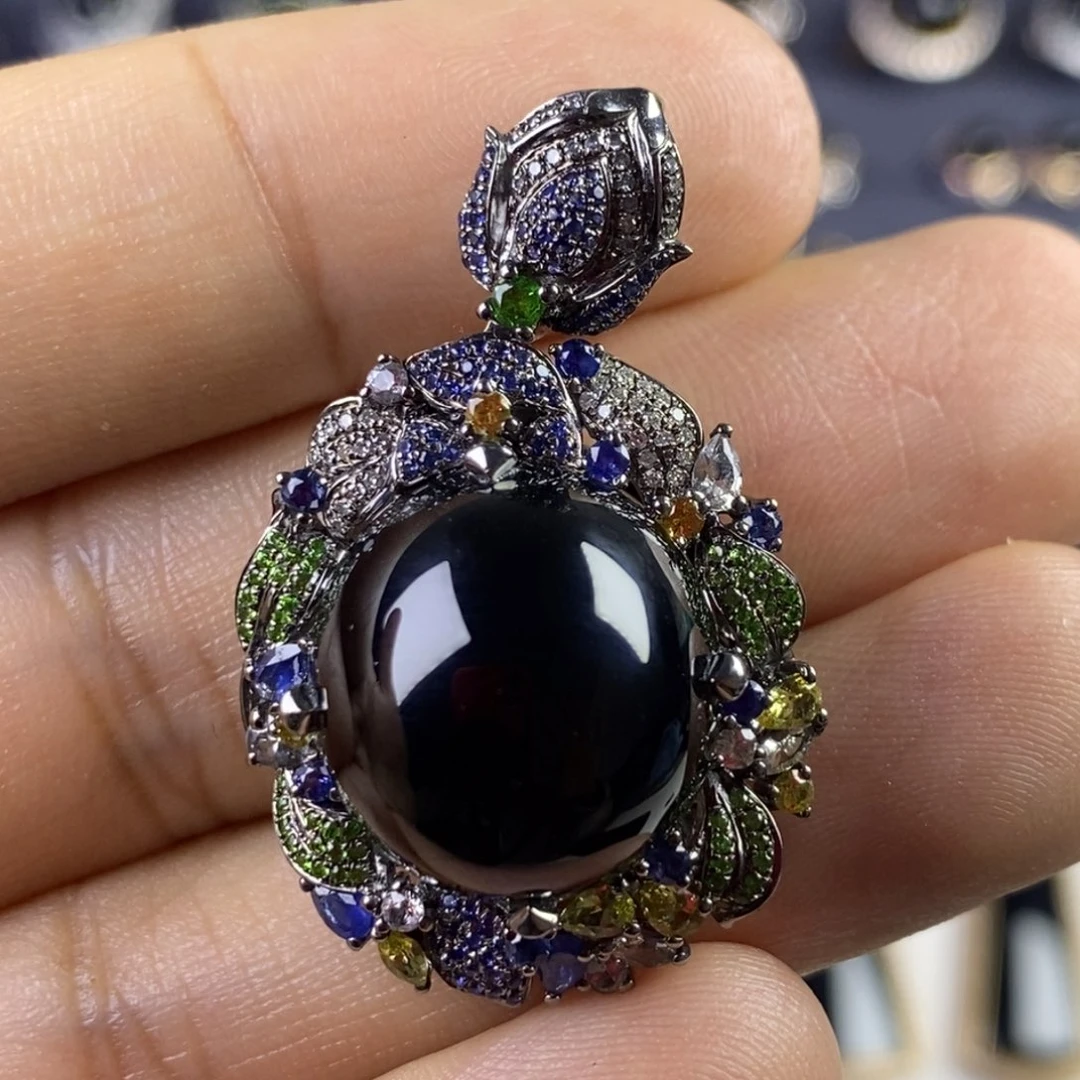 颈饰18K金镶嵌翡翠