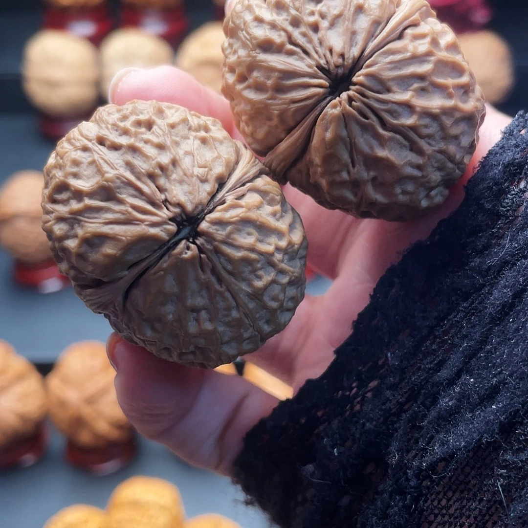 文玩核桃吊坠双龙戏珠