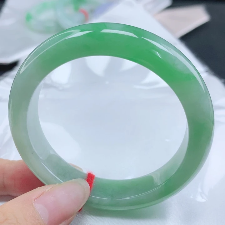 翡翠未镶嵌手镯缅甸53.0冰润果阳绿正圈