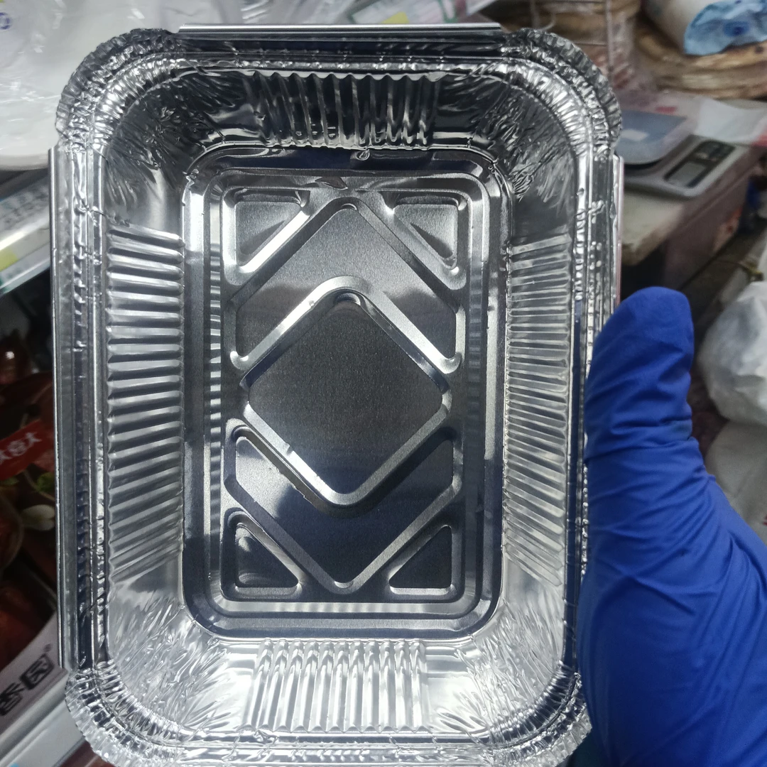 锡纸盒一个（13cm×19cm）