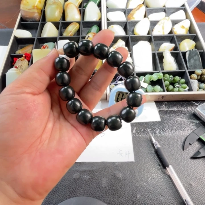 和田玉（糖玉）未镶嵌挂件沁**合