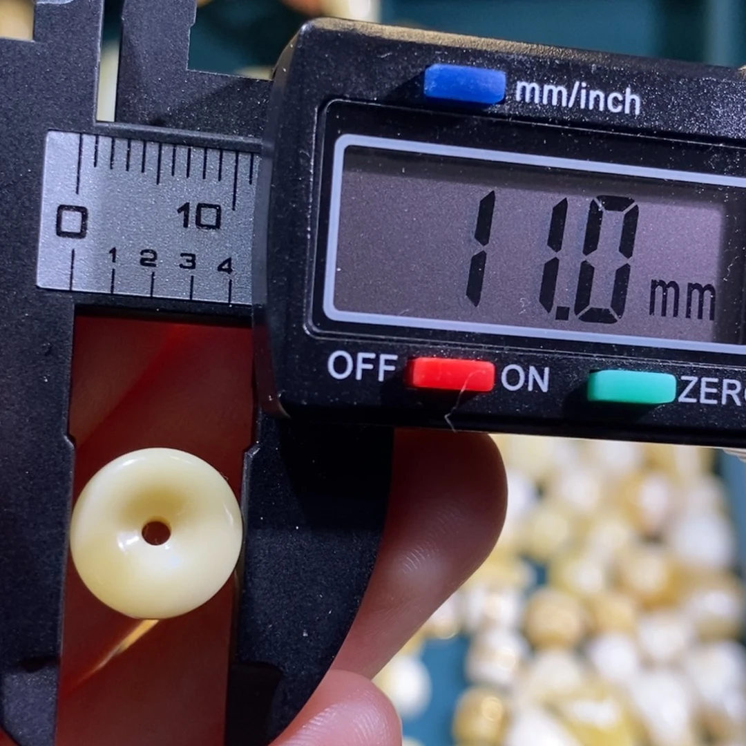 蜜蜡裸石未镶嵌配饰