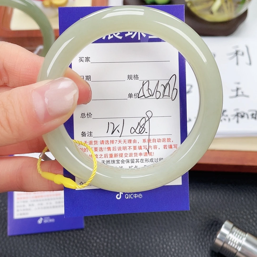 和田玉未镶嵌手镯