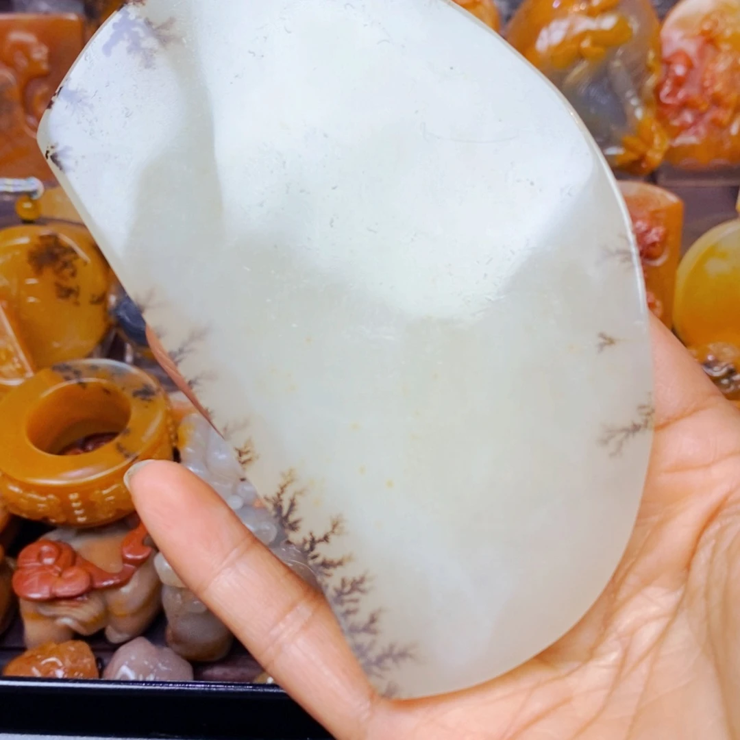 未镶嵌石英质玉（黄龙玉）颈饰