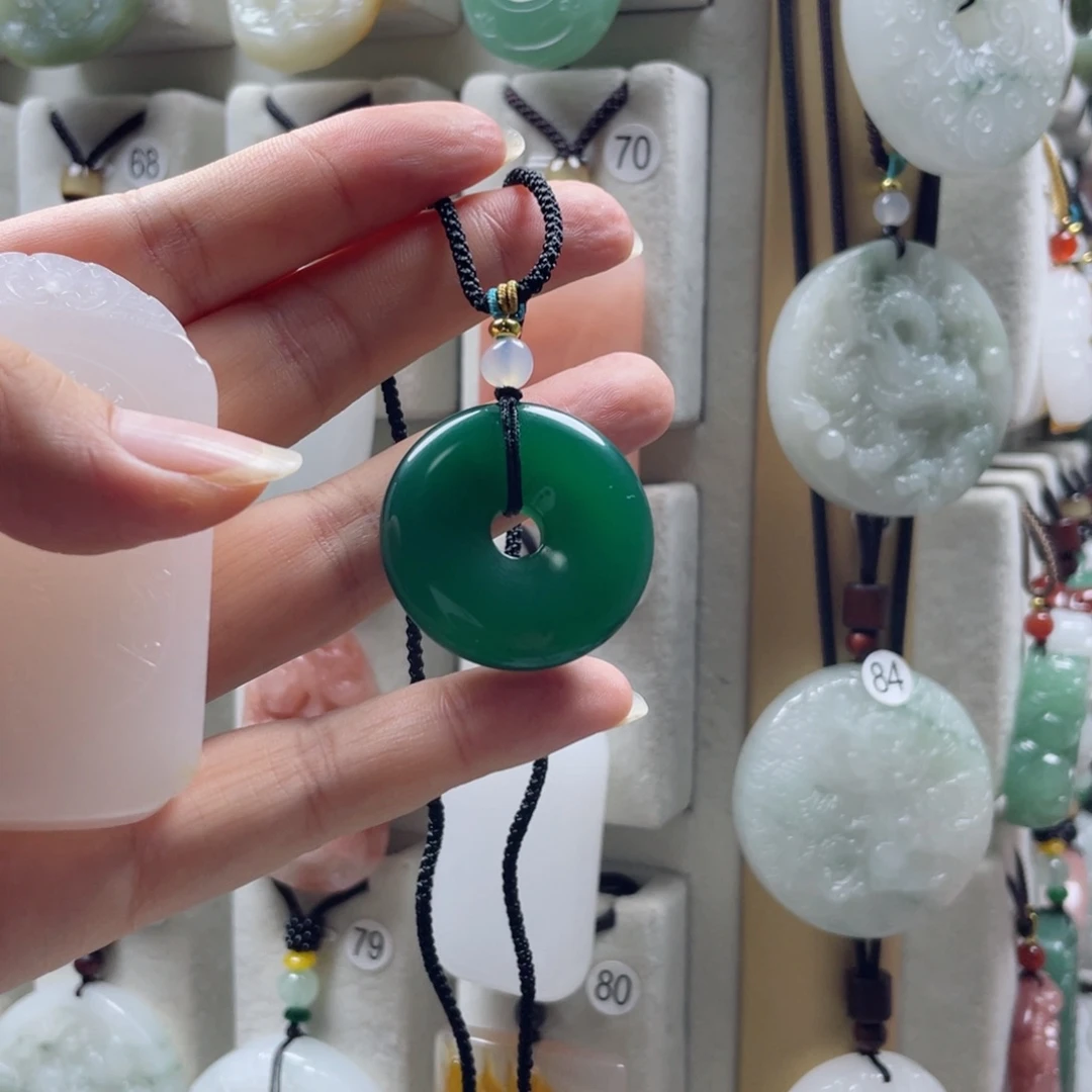 石英质玉未镶嵌颈饰