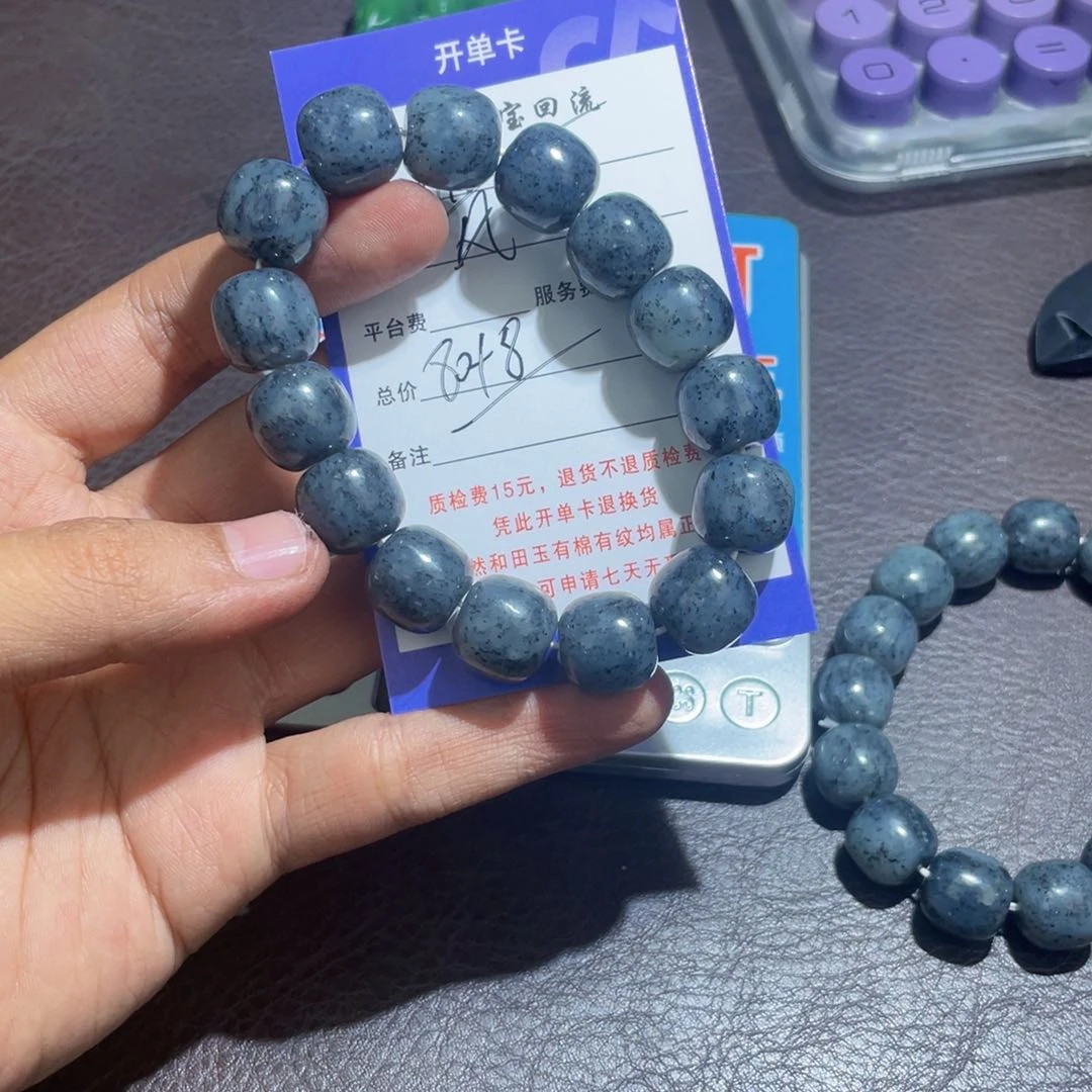 未镶嵌手镯和田玉哈**奇