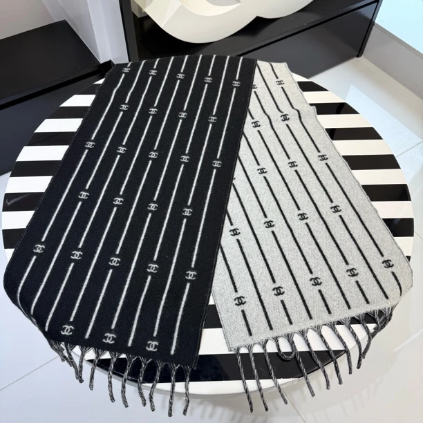 未使用 Chanel/香奈儿 【无盒】 25B条纹黑白双面围巾