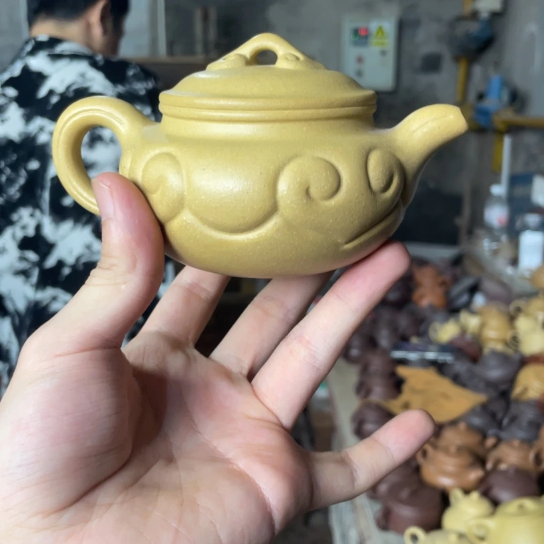茶壶紫砂ZQ仿古如意。 本绿。全手工。230CC