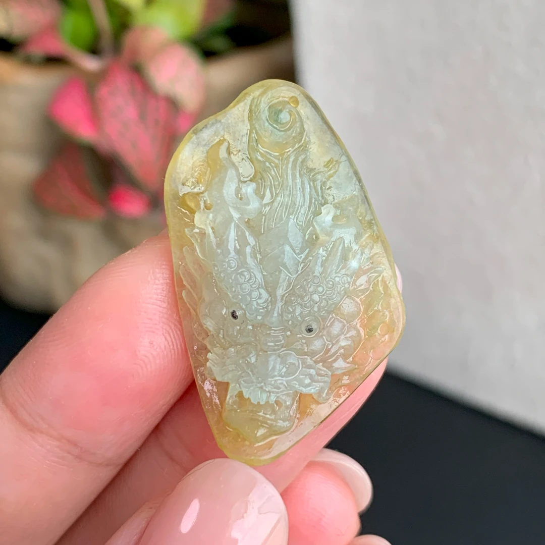 【自然光实拍】清澈 天然翡翠A货冰黄翡色龙头吊坠 定制毛货未抛光