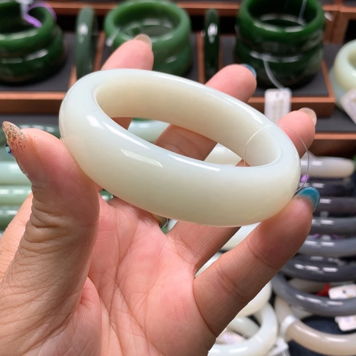 【闪购商品】未镶嵌手镯和田玉24