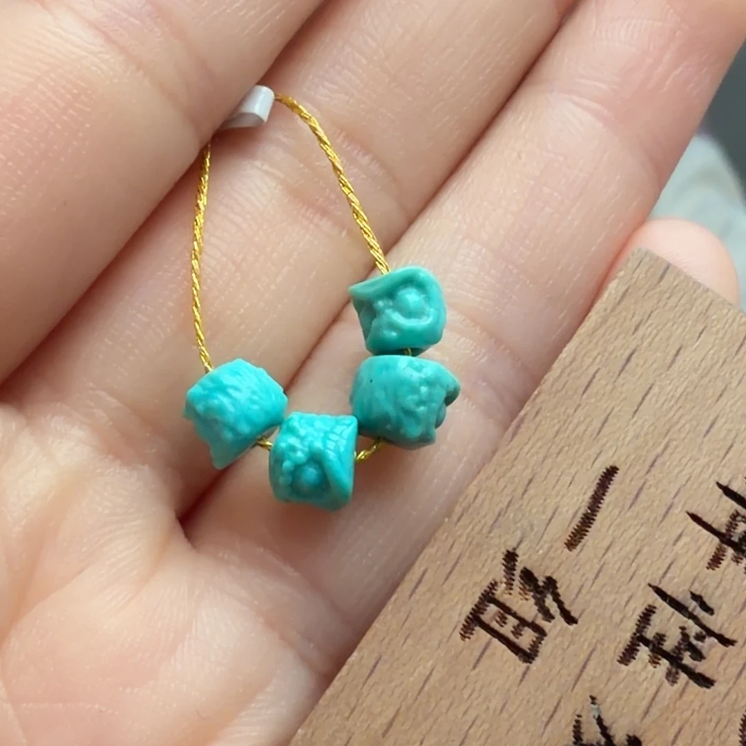 绿松石未镶嵌颈饰