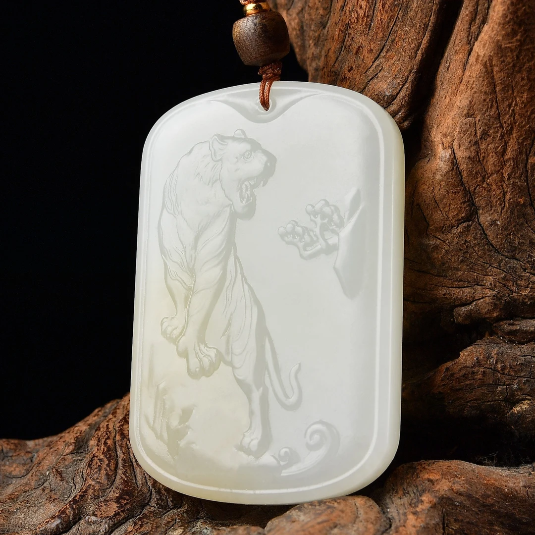 天然和田玉羊脂玉糖料生肖老虎吊坠