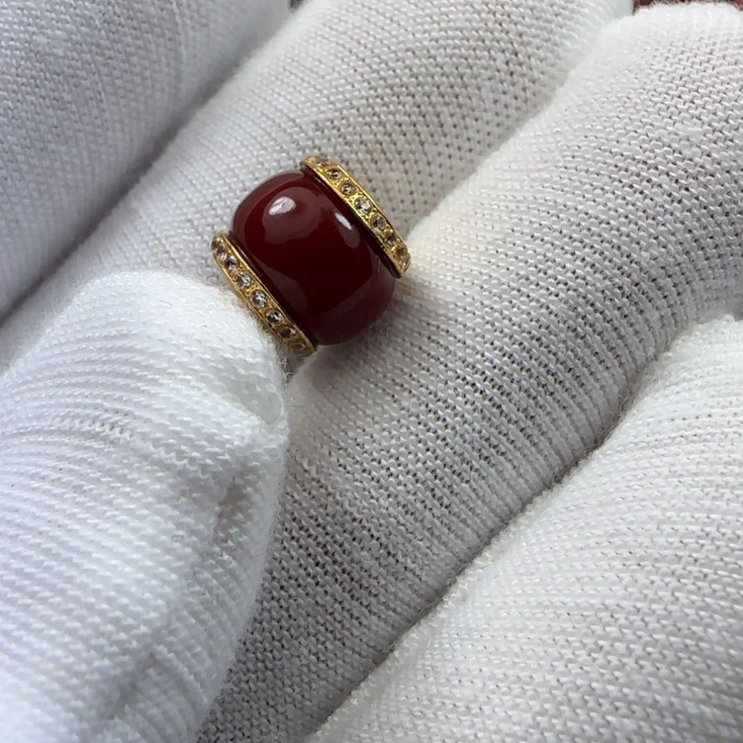 南红玛瑙18K金镶嵌雕件