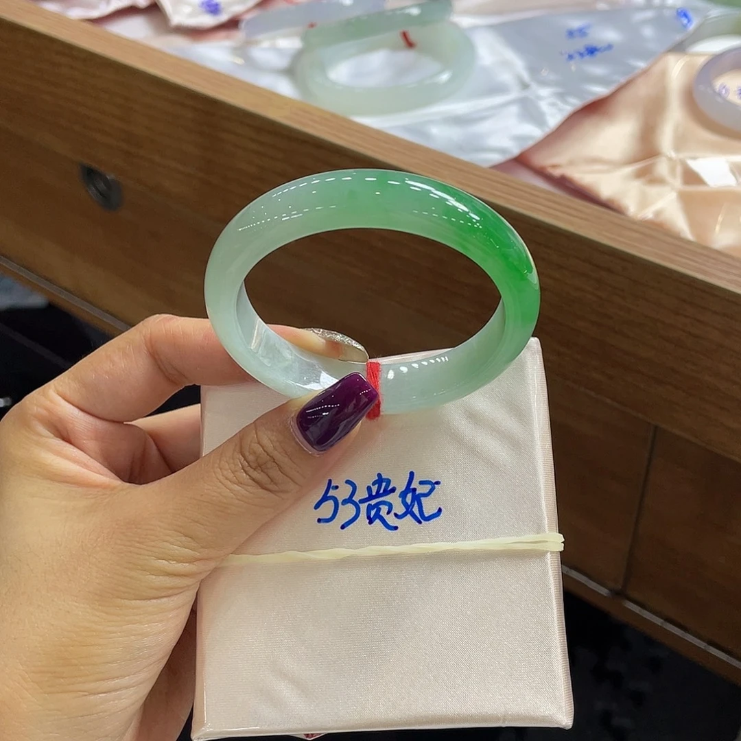 翡翠未镶嵌手镯56 号链接