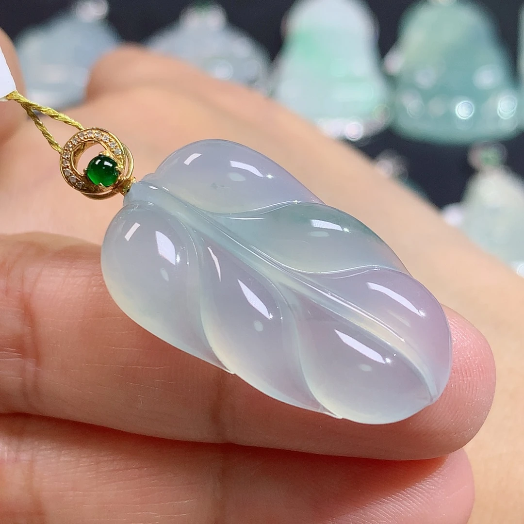 翡翠18K金镶嵌颈饰叶子