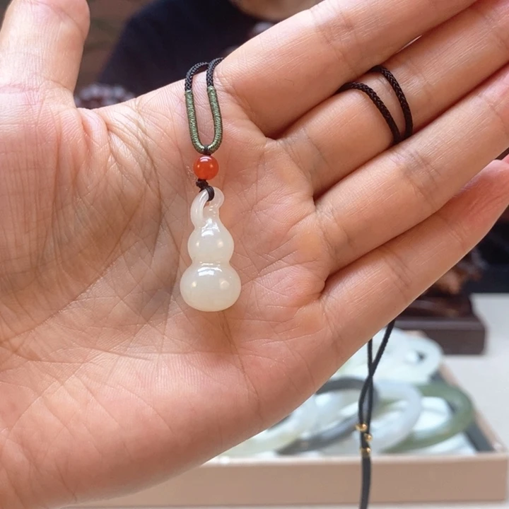 和田玉（青白玉）未镶嵌吊坠(赠链)