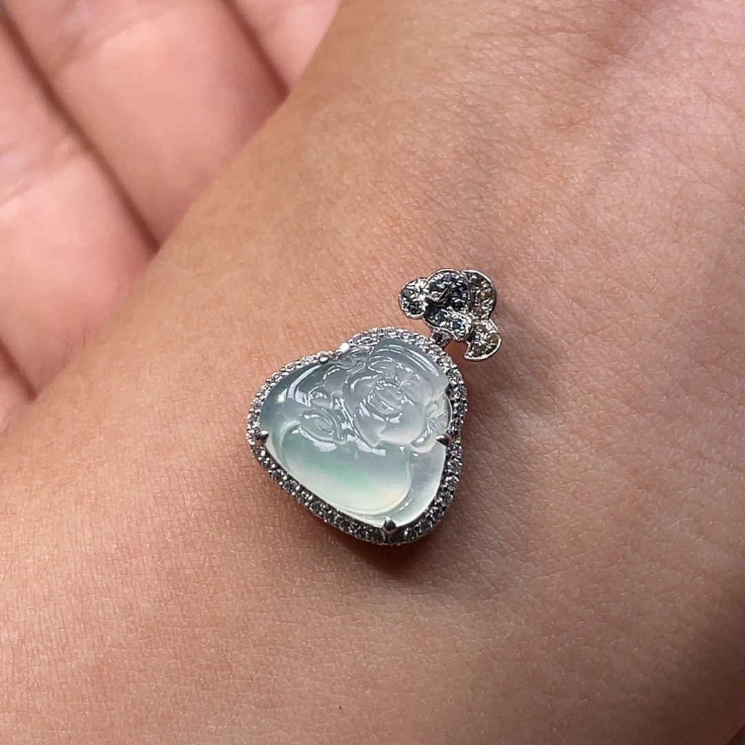 翡翠18K金镶嵌颈饰吊坠