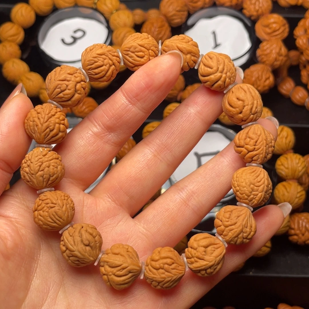 桃核吊坠红红火火